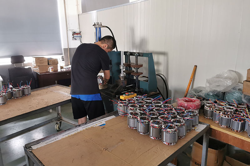 力矩電機(jī)控制器工作原理與電路特性